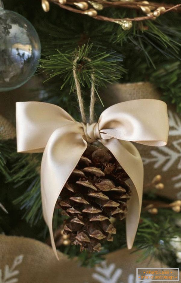 Elegantan dekor za božićno drvce