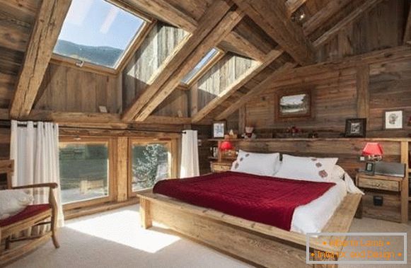 Mansarda-interijera spavaće sobe-u-planinskom stilu