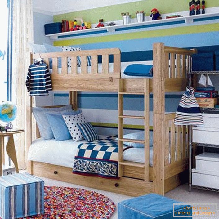 Mala dječja soba za dječake uređena je u skandinavskom stilu.