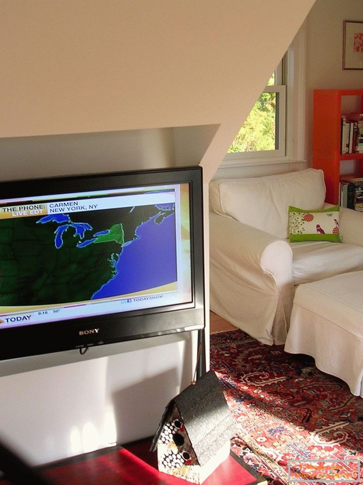 TV u gostinjskoj kabini male kuće u SAD-u