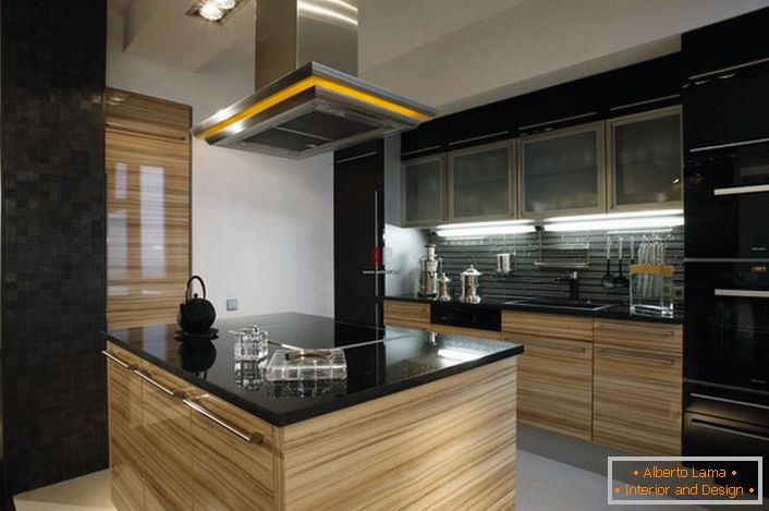 Kuhinje u stilu minimalizma su atraktivne uz pravilno planiranje. Značajka stila je postavljanje radne površine kuhinje u središtu prostorije.