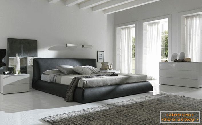 Za uređenje interijera u stilu minimalizma, namještaj je odabran u mirnim bojama. Neutralna siva ima bogat raspon nijansi, koji potpuno zadovoljavaju zahtjeve minimalističkog stila.