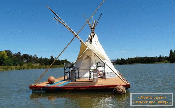 Neobična mala kuća na vodi