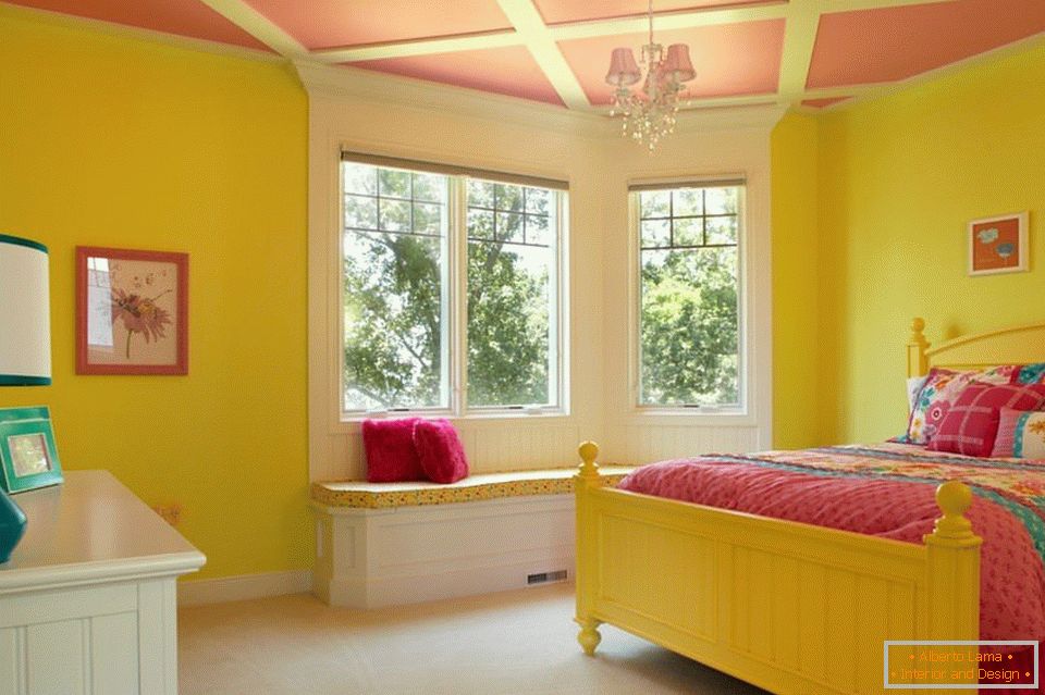 Žute zidove i ružičaste stropove