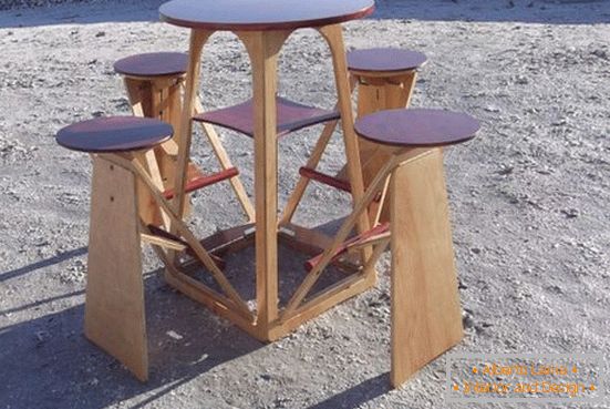 Modularni sklopivi stol s sjedalima