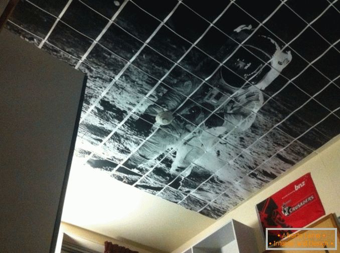 Kozmonautova slika na stropu