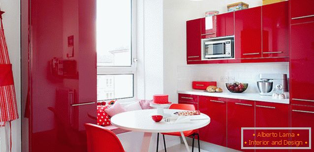 Juicy crveno i bijelo dizajn kuhinje