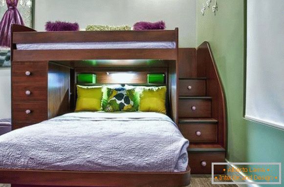 Dvoetažni krevet s ugrađenim ormarima