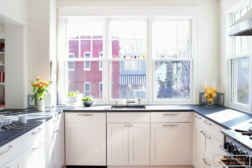 Panoramski prozor u kuhinji