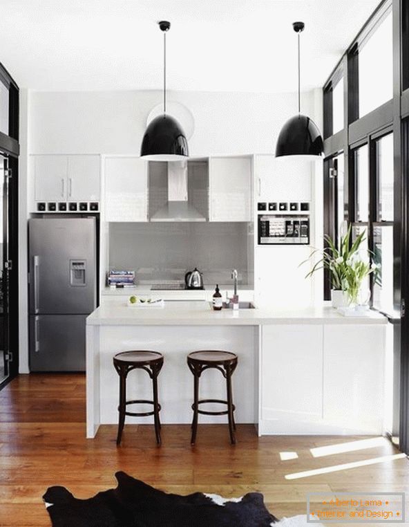 Kuhinja u crno-bijeloj boji