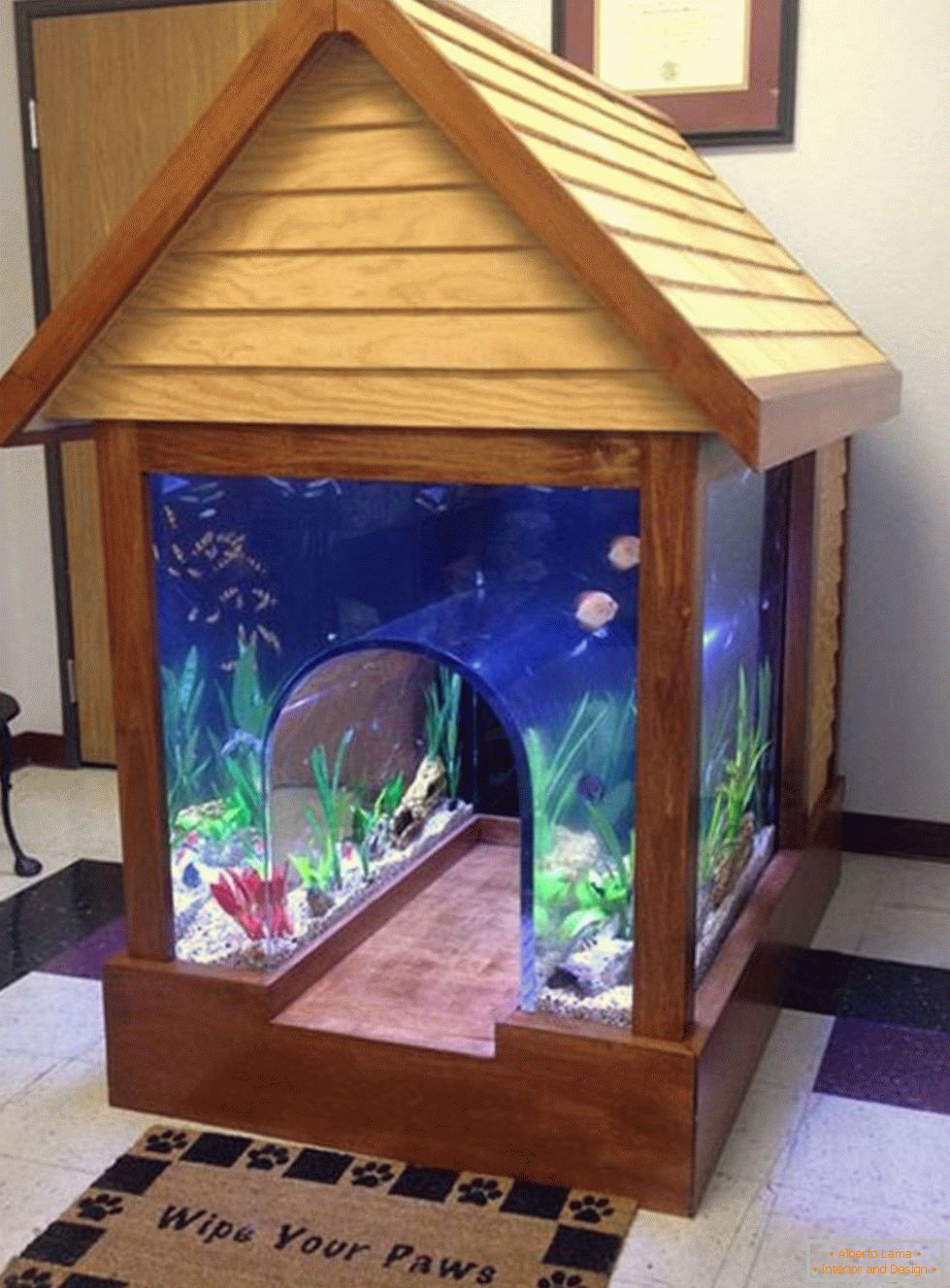 Akvarij u obliku kabine