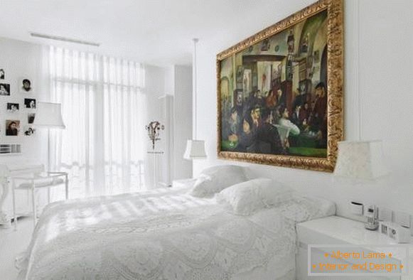 Blistava bijela spavaća soba u mješovitom stilu