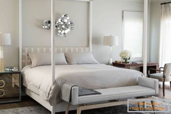 Luksuzna bijela sjajna spavaća soba