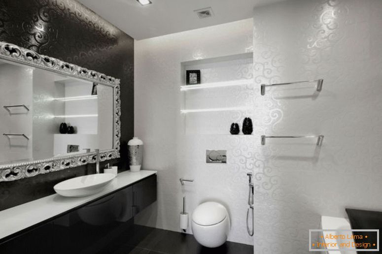 Crna i bijela kupaonica