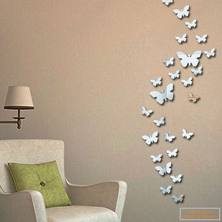 Ogledajte leptire na zidu