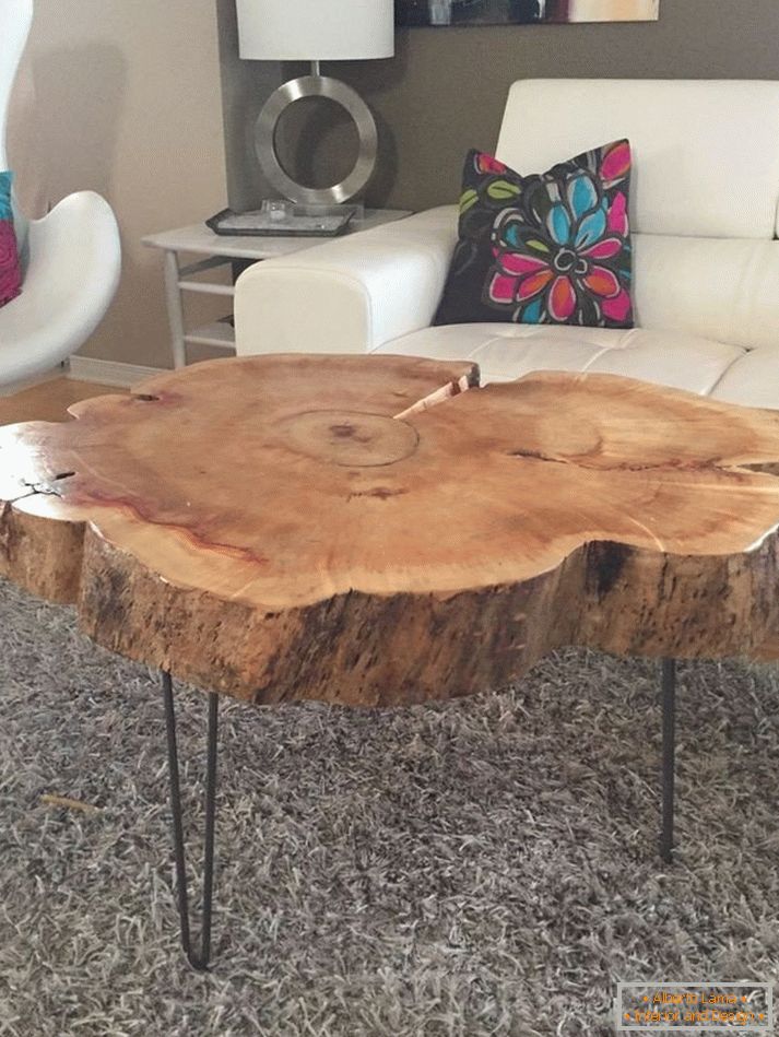 Veliki stolić za kavu od prirodnog drva