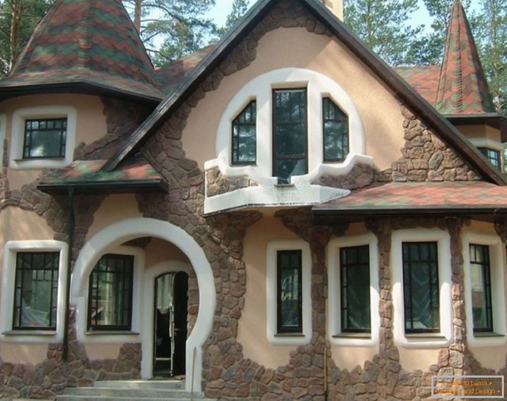 Uređenje fasade kuće s ukrasnim kamenom