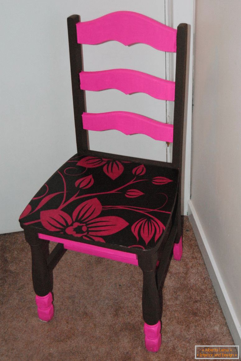 ružičasto-smeđe obojeni-dekupaž-stolica