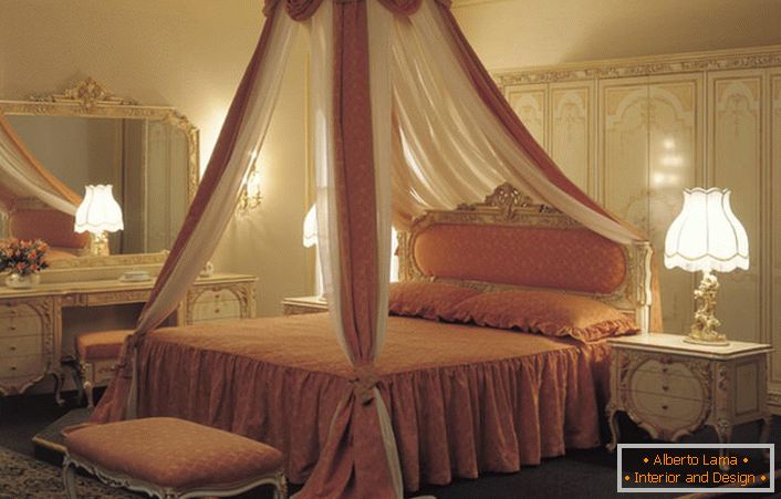 Baldachin preko kreveta smatra se najneobičnijim elementom spavaće sobe.