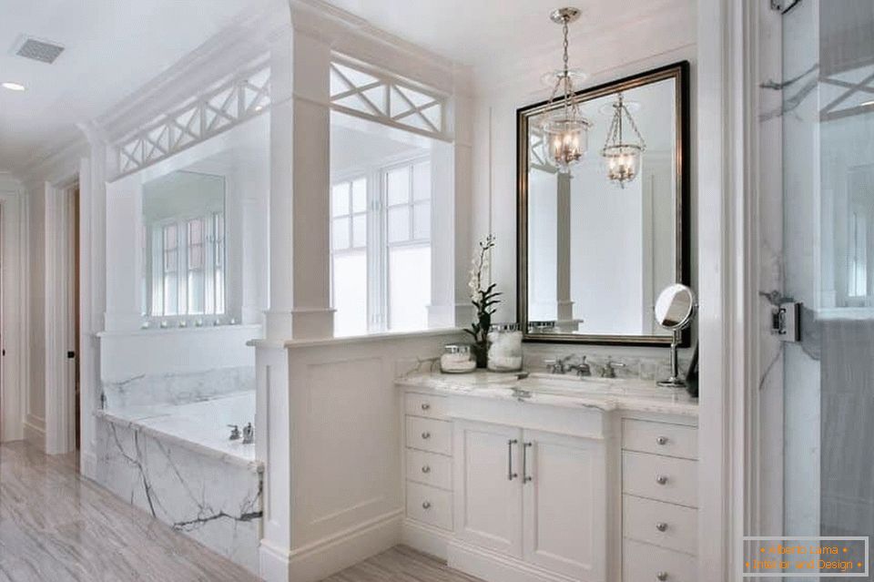 Sobno bijela kupaonica