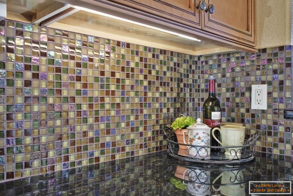 Mozaic pregača u kuhinji