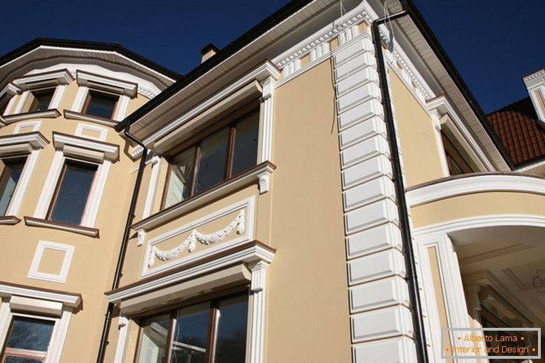Dekoracija fasade doma