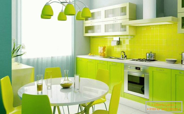 Svježa, bogata zelena boja izvrstan je izbor za uređenje male kuhinje.