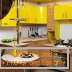 Žuti ormarići u kuhinji
