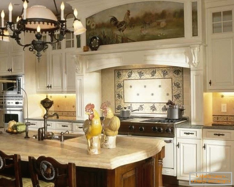 Prekrasna kuhinja u rustikalnom stilu s elementima slikanja na pročeljima