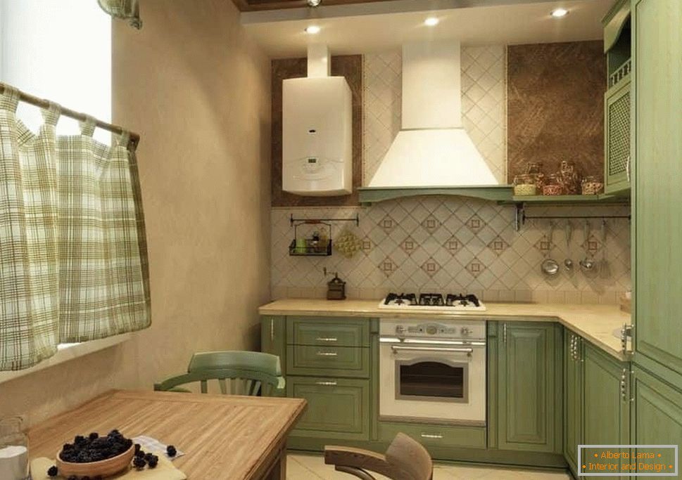 Kutna kuhinja u rustikalnom stilu s pregačem pločica i obojenim zidovima