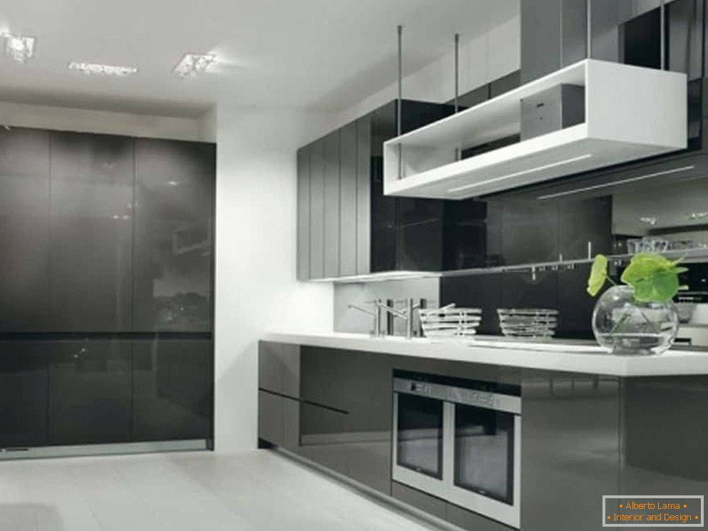 Siva sjajna fasada u kuhinji