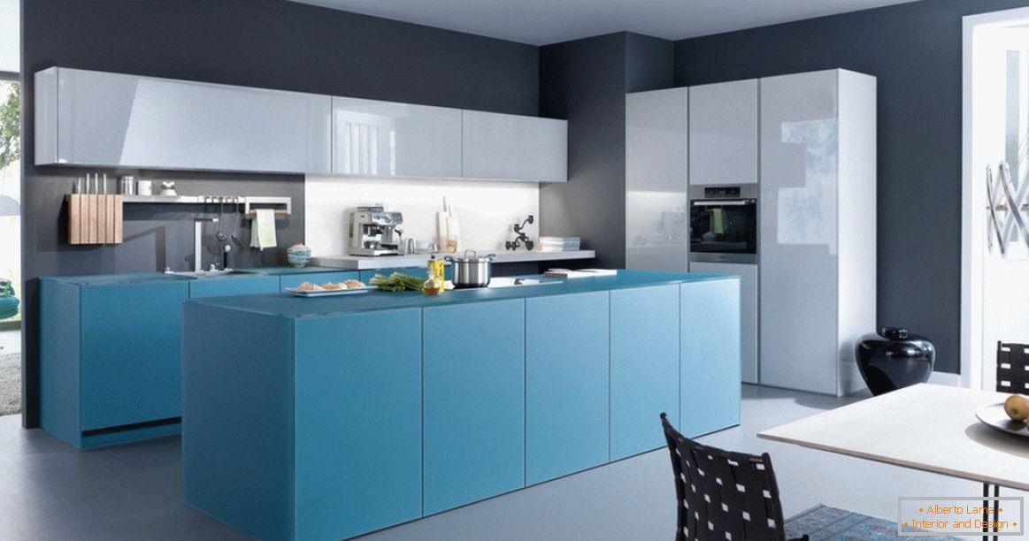 Plava kuhinja u minimalističkom stilu