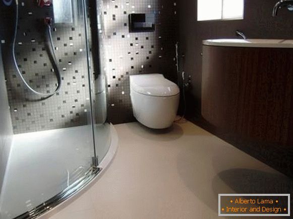 Kombinirana kupaonica s vješanjem vodovod i tuš
