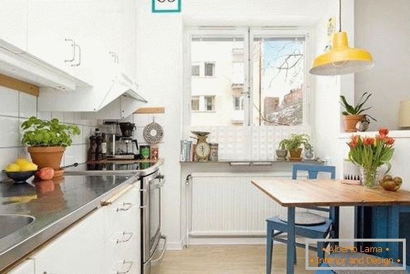 Zonirana kuhinja i dnevni boravak u dizajnu studio apartmana 35 m2