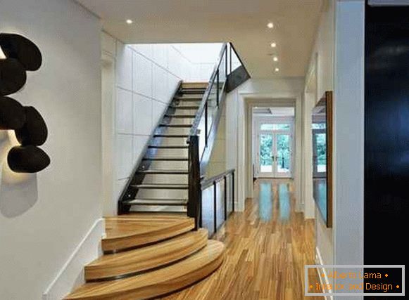 dizajn hodnika u kući s stubištem, slika 16