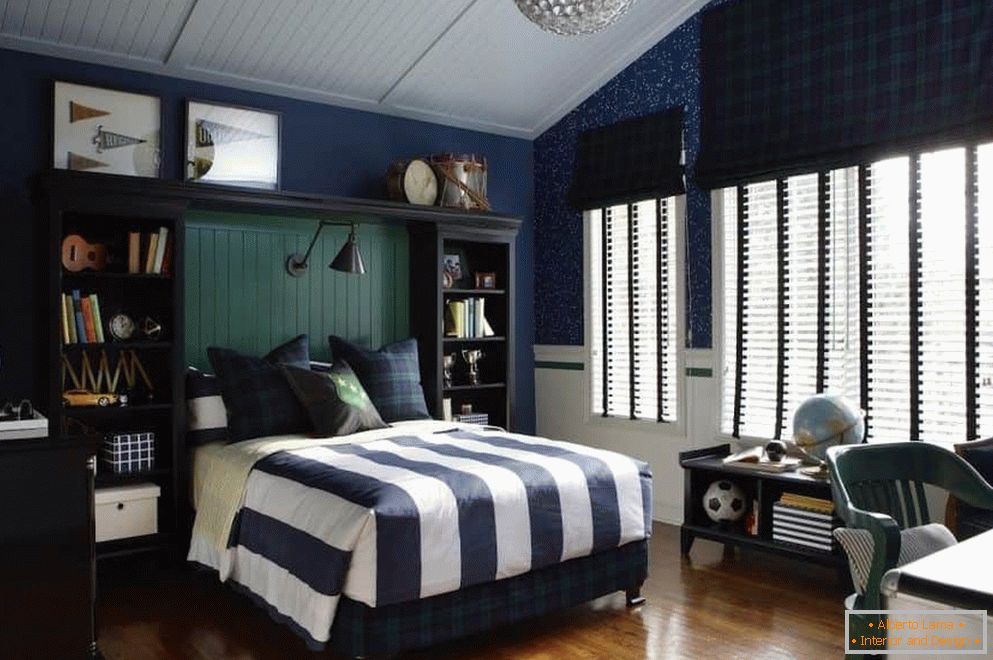 Velika spavaća soba za dječaka u plavim tonovima