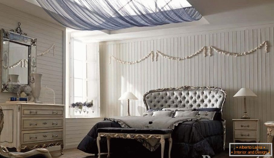 Bijeli s tamnim izgledom dobro izgledaju u spavaćoj sobi u klasičnom stilu