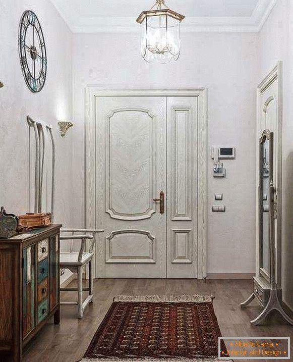 mali uski hodnik u Hruščovoj dizajnerskoj fotografiji, fotografija 12