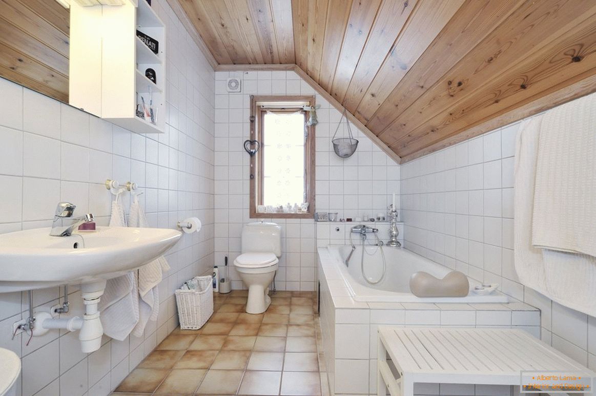 Kupaonica u potkrovlju u privatnoj kući