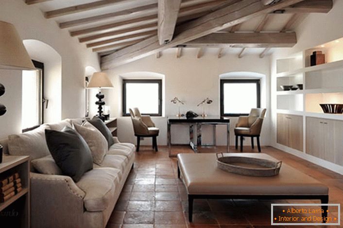 Mansard u stilu viceva - доказательство того, что деревенский стиль может быть элегантным и роскошным. Правильно подобранные элементы декора делают атмосферу комнаты уютной и комфортной. 