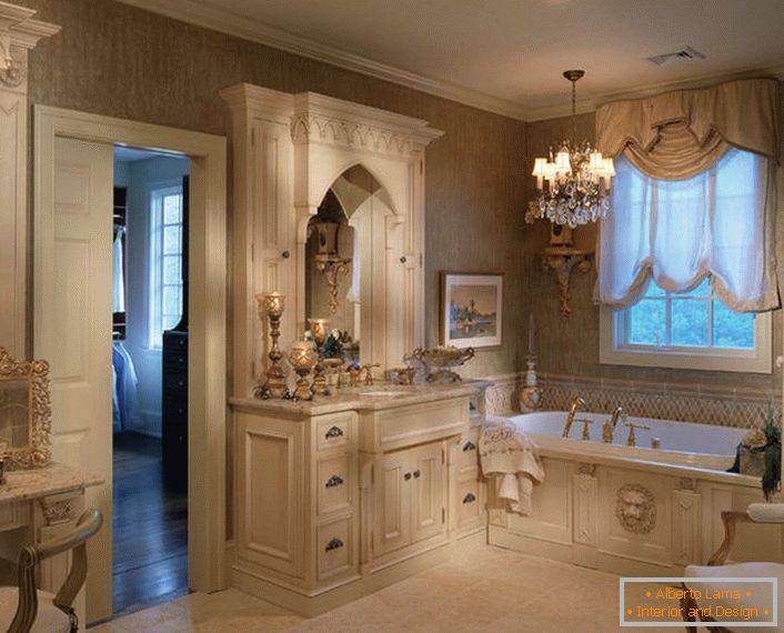 Elegantan dizajn s notama pompositosti utjelovljen je u stvarnosti u kupaonici u secesijskom stilu.