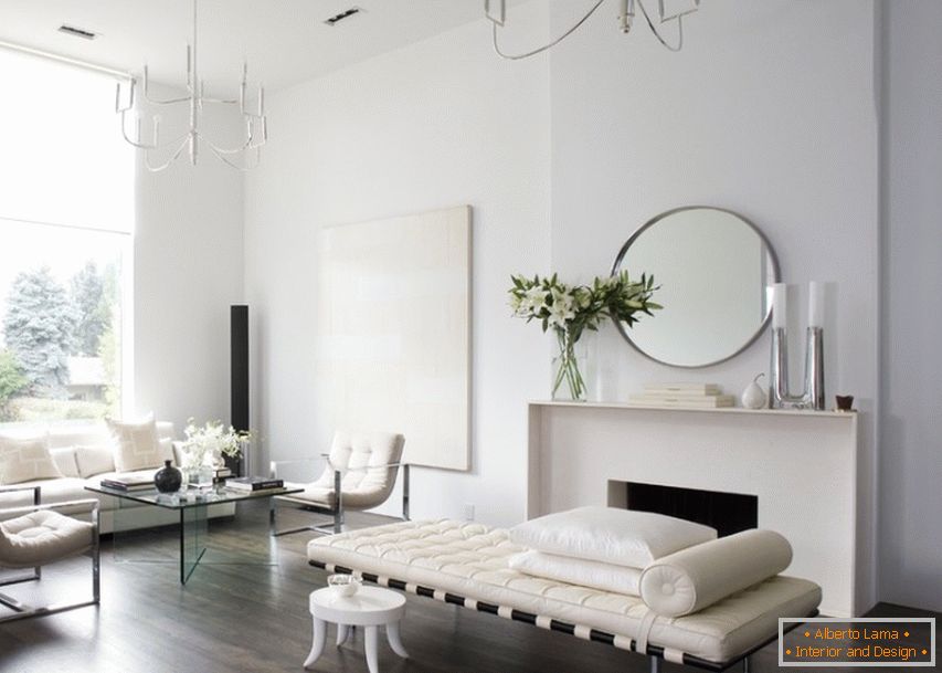 Laconi i suzdržani dizajn minimalističkog stila dnevnog boravka u ladanjskoj kući poznatog francuskog umjetnika.