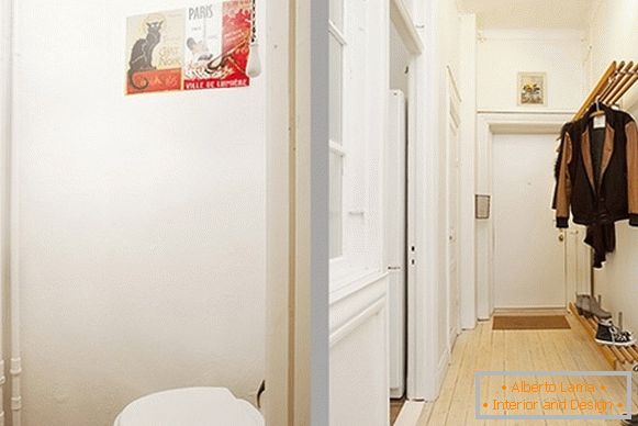 Interijer hodnika i WC apartmana u Švedskoj