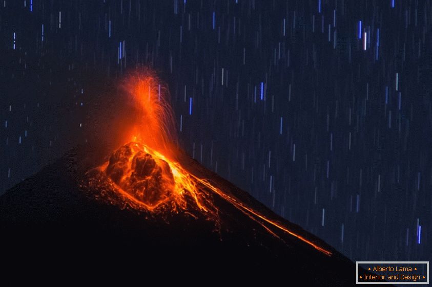 Vulkanska erupcija на фоне звёздного неба