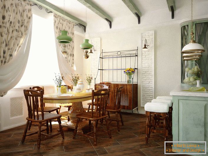 Svijetla dnevna soba u stilu zemlje - izvrsna za ljubitelje udobnosti i udobnosti doma.