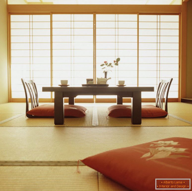 uređenje-a-dnevni boravak-sa-Japanski-style-plus-a-stol-i-vaza-od-cvijeće-onda-the-jastuk-plus-tepih-1024x1017
