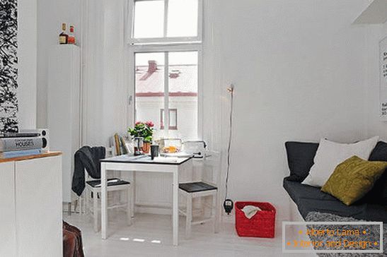 Mali studio apartman u crno-bijeloj boji