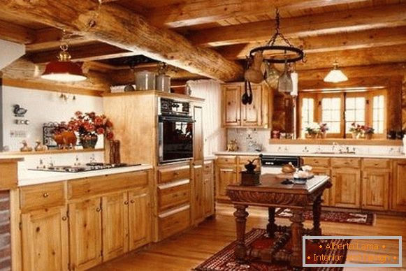 Unutrašnjost kuhinje drvene kuće - fotografija iz drveta