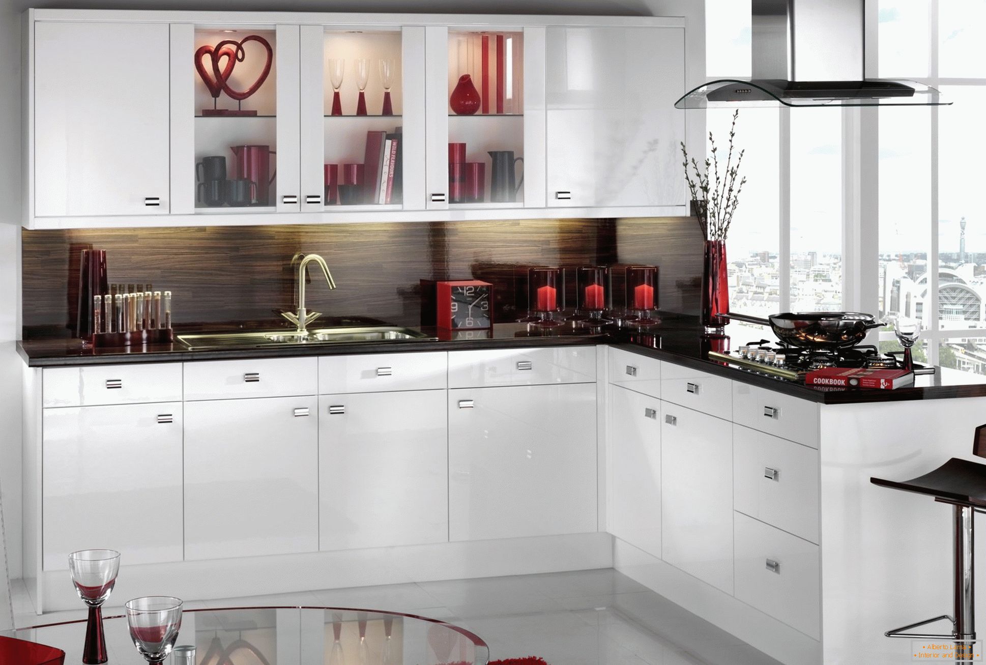 Crno i crveno u dizajnu bijele kuhinje