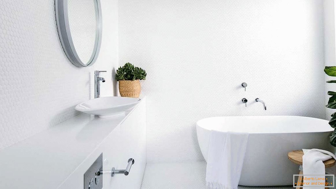 Dizajn kupaonice u bijeloj boji